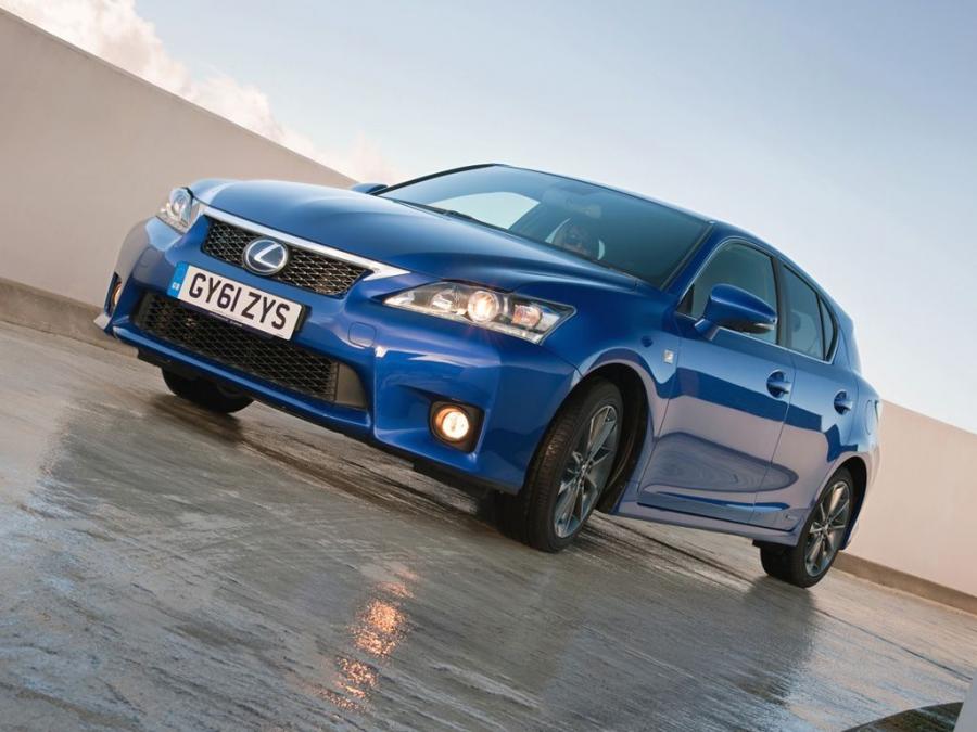  Lexus CT200h F-Sport 2011 года  (UK) (фото 1 из 21)